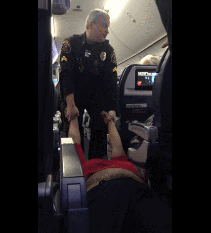 撩阴腿!小偷情侣遇盘查,女贼飞腿直取民警要害