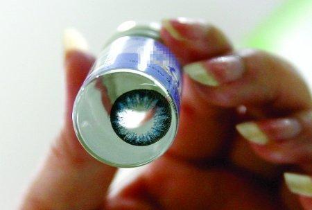 女子戴十年美瞳视力严重下降!美瞳到底能不能