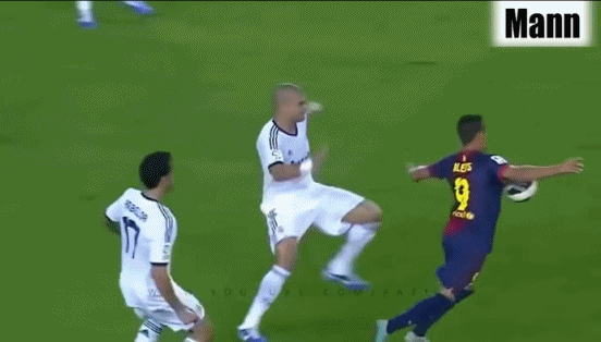 gif-踩手!飞踹!锁喉!那些年血腥暴力的国家德比