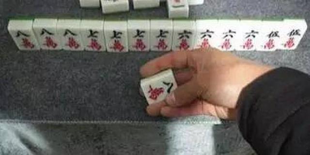 冰箱姐GIF精选：主人不要！你这姿势不对，不是这样啊！