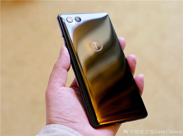 坚果R1媒体评测汇总 美人尖全面屏顶配1TB存