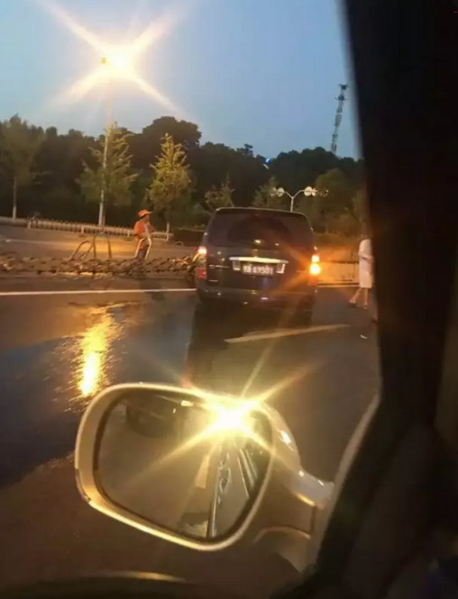 吴建民车祸现场曝光 系单方交通事故