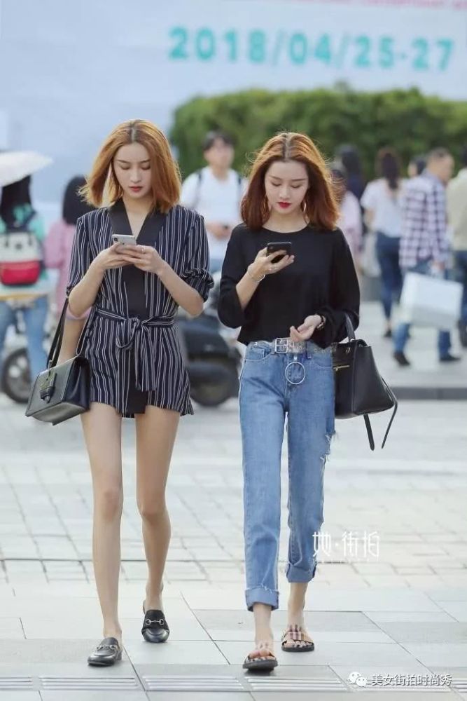街拍美女:青岛辣妈们也太会打扮了,图4最勾人,你们觉得谁保养的最好!