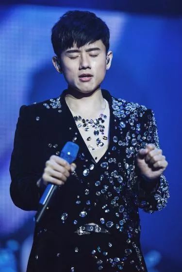 张杰8月鸟巢演唱会预售不到三分钟售完,网友: