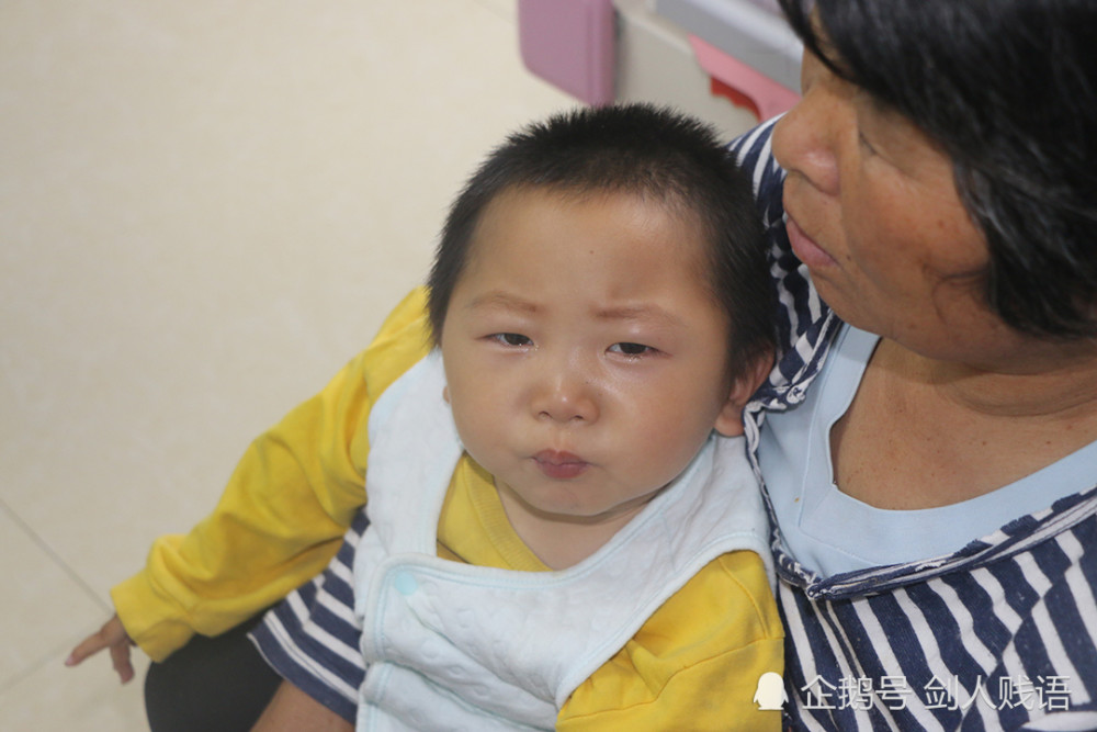 2岁女婴脑瘫,二爷:我们家应该有个健康人!