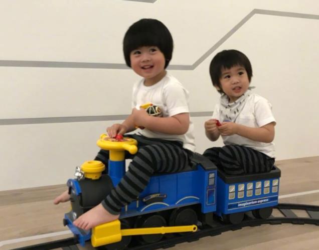 林志颖录双胞胎儿子起床视频,老婆陈若仪的反