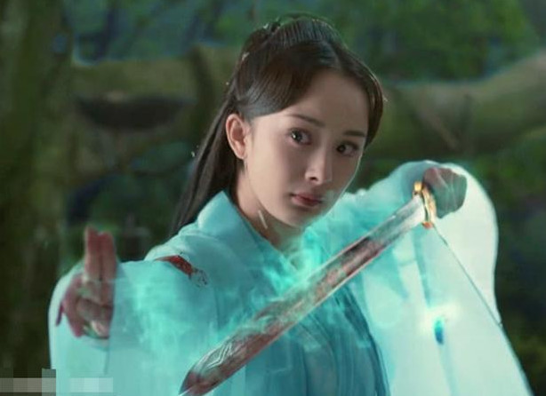 女星古装拿剑,刘亦菲仙气十足,热巴凄美,最后