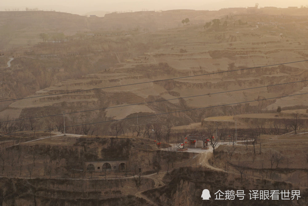 中国最贫困村居民 纠结住窑洞还是进城住公寓