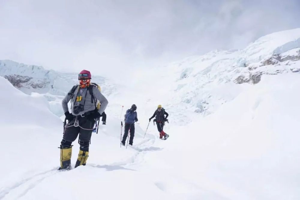 一位有野心的女性登山家 她挪动的每一步都是中国女性在地球上的全新高度 看点快报