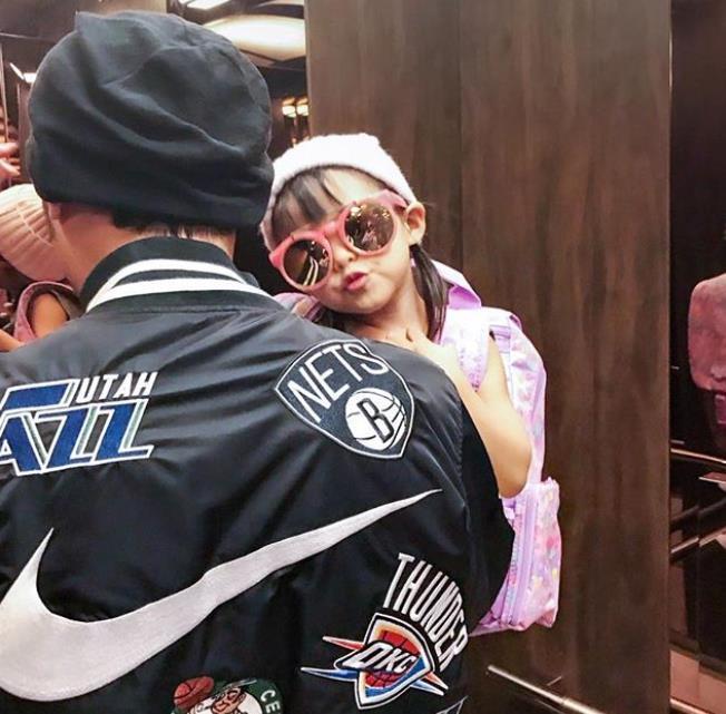 周杰伦一家四口竟是女儿最凶,昆凌:她是个小霸