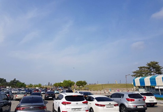 财经早报| 海底捞赴港上市 上汽也要做网约车了