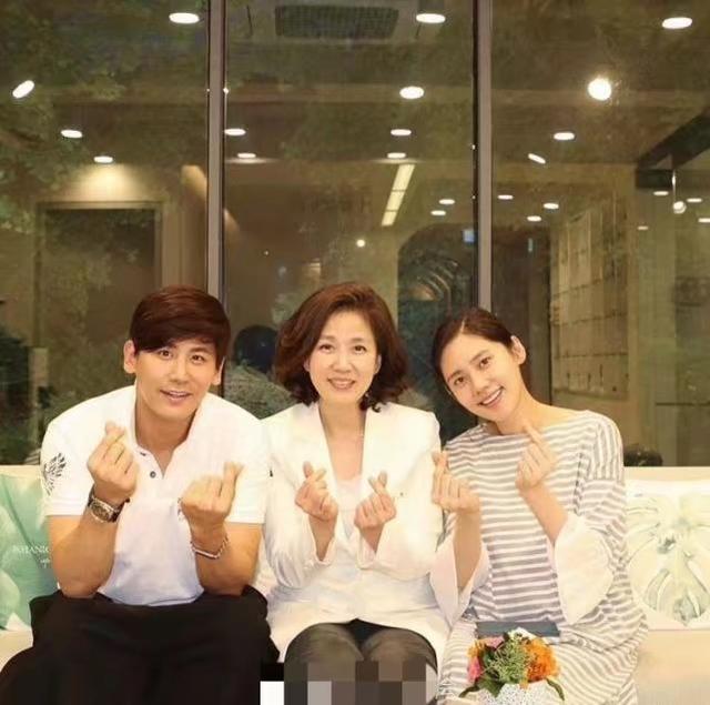 于晓光生日被韩国老婆示爱,秋瓷炫9个月孕肚照