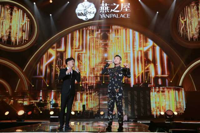 燕之屋执行董事兼ceo李友全先生,当场加冕志玲姐姐,赋予她燕窝女神的
