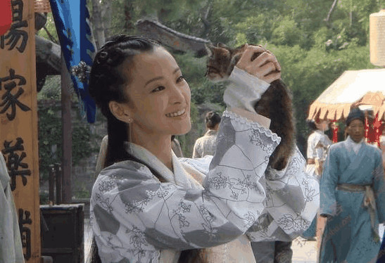 她曾是空姐改行做演员,靠演坏女人被观众熟知