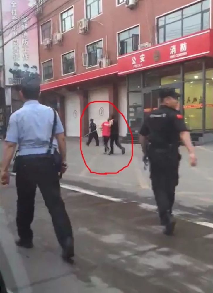 河北一男子将母亲和妹妹砍伤 持刀劫持姐姐