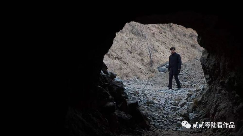 人心犹如无从知晓的山洞,窥探它或者接近它都会让人屏息凝视,不论它