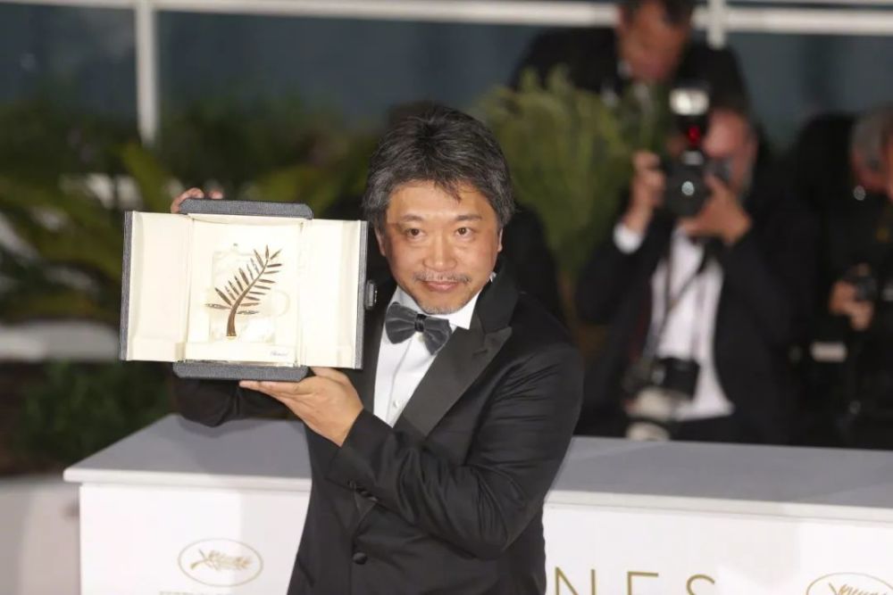 日本导演是枝裕和获得金棕榈奖:镜头下的人物
