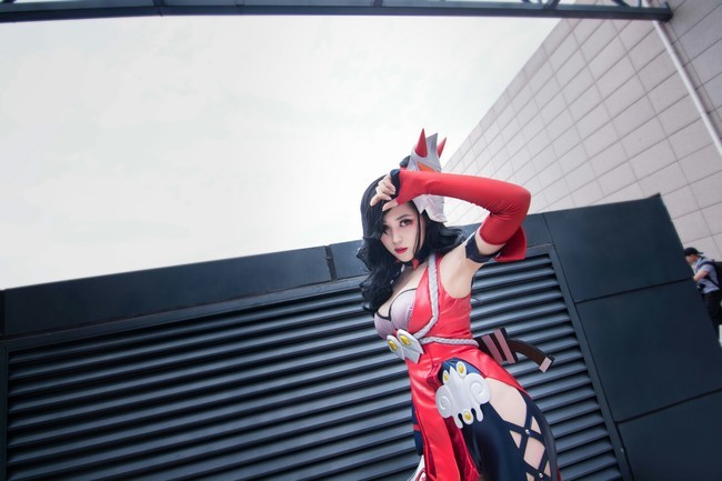 王者荣耀阿珂cos护理,cos王者荣耀嫦娥 王者荣耀cosplay:阿珂黑卷发,这宛如奥特曼的胸甲是不