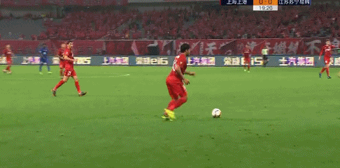 中超-上港2-0苏宁继续领跑 武磊破门奥斯卡传射
