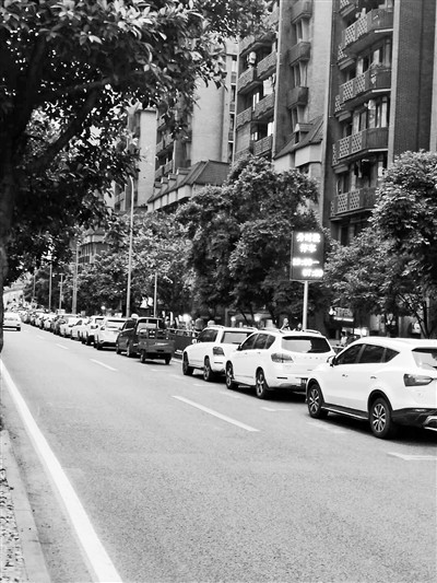 江北区华唐路设置限时停车位
