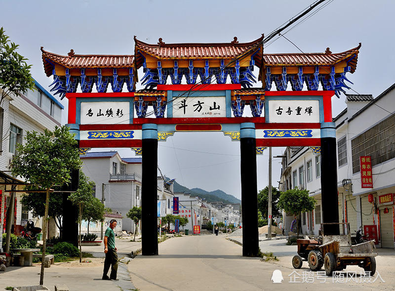 在湖北的浠水县,有一个以书香文化为主题的美丽乡村