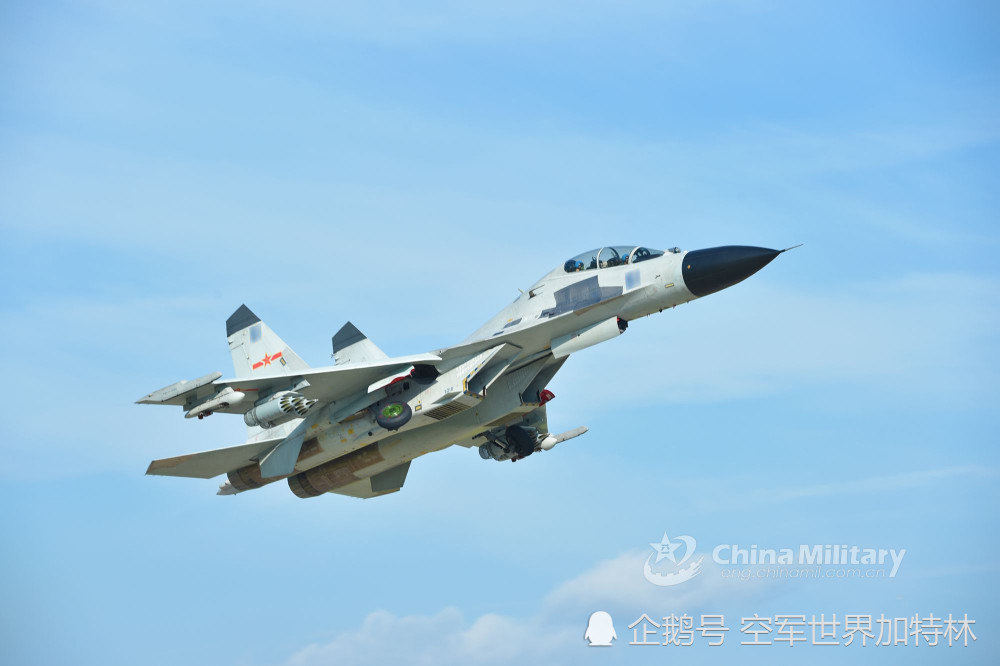 中国重型双座战斗机,打火箭美图曝光!与歼16区