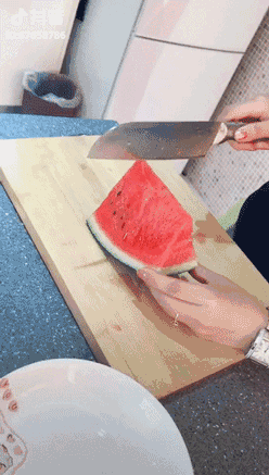夏天是离不开西瓜的,这么切西瓜真的很方便啊