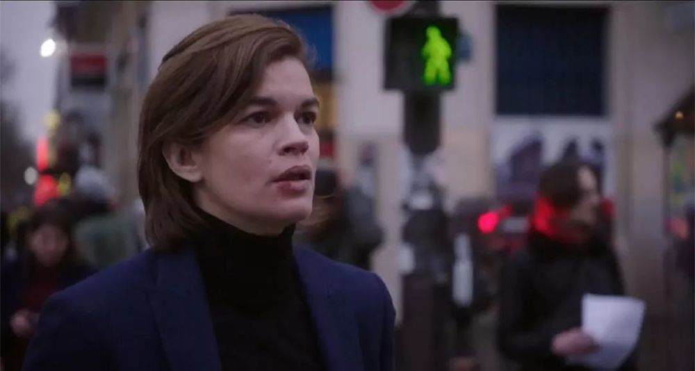 男人要自爱一点，穿那么少遇到坏人怎么办?