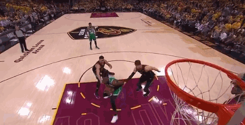 詹皇44分加冕季后赛进球王!骑士力克绿军总分2-2