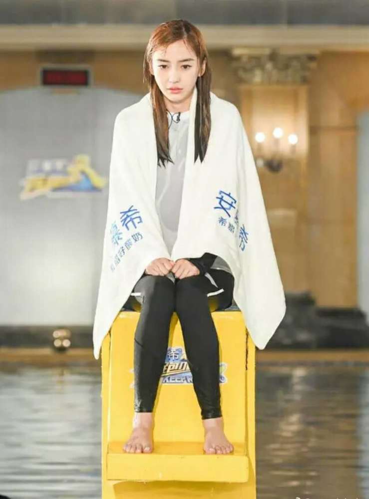 跑男成员相继发文力挺杨颖,网友隔空喊话:能不