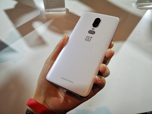 机情问答:一加6值得买吗?颜色怎么选?