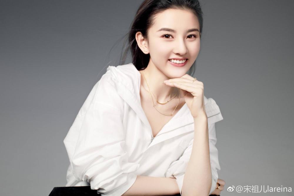 宋祖儿生日欧阳娜娜送祝福,透出两人今年两个