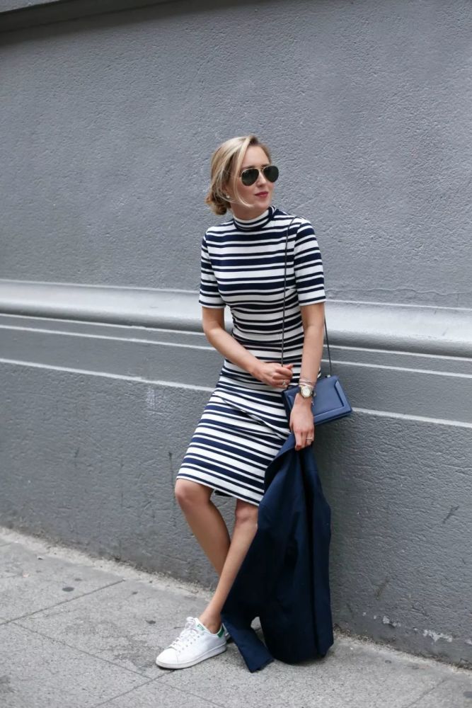 裙子混搭运动鞋 时髦的人都这么穿