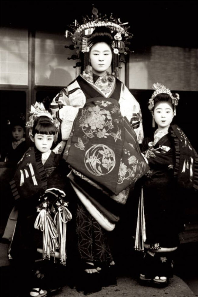 老照片:日本的传统婚姻仪式和明治后期的新娘照