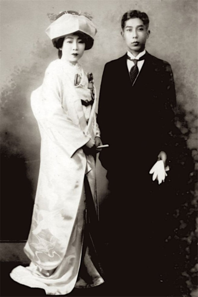老照片:日本的传统婚姻仪式和明治后期的新娘照