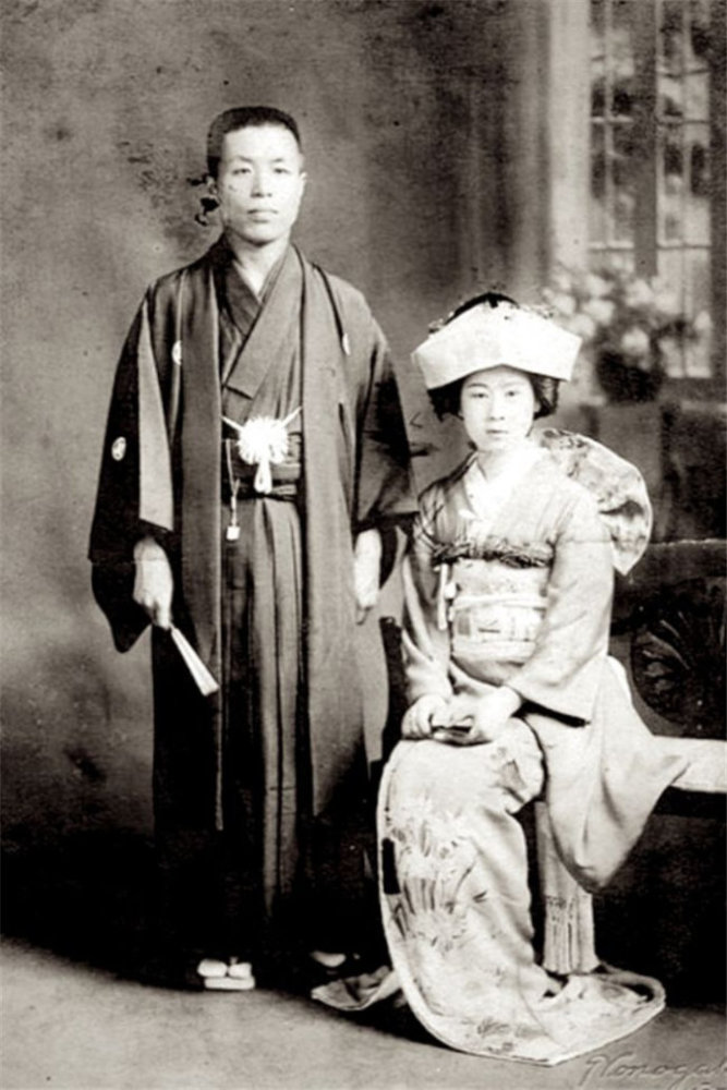 老照片:日本的传统婚姻仪式和明治后期的新娘照