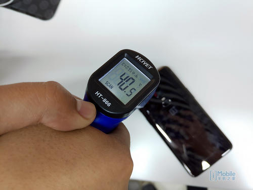 坚果R1对比一加6:3000元价位谁称王?