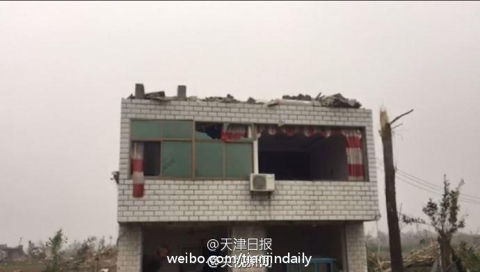 江苏龙卷风致51人死 多处房屋被掀翻_学生时代