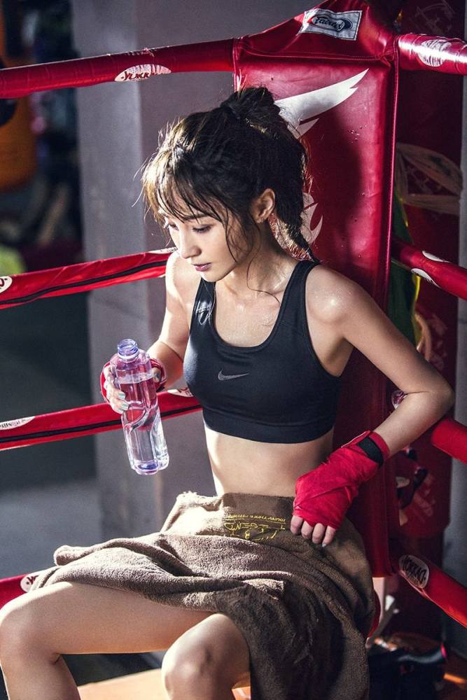 拳击女选手训练,魔鬼的步伐-天天快报