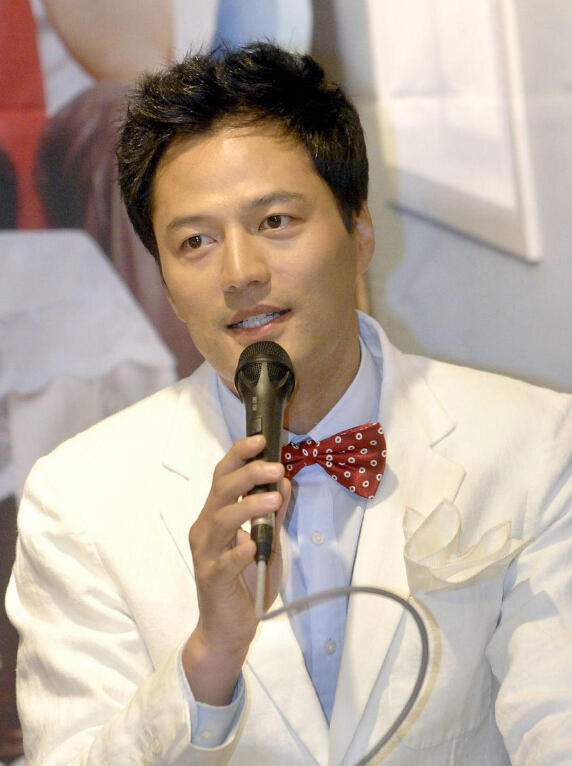 他是人鱼小姐男一,却两次吸毒后自杀