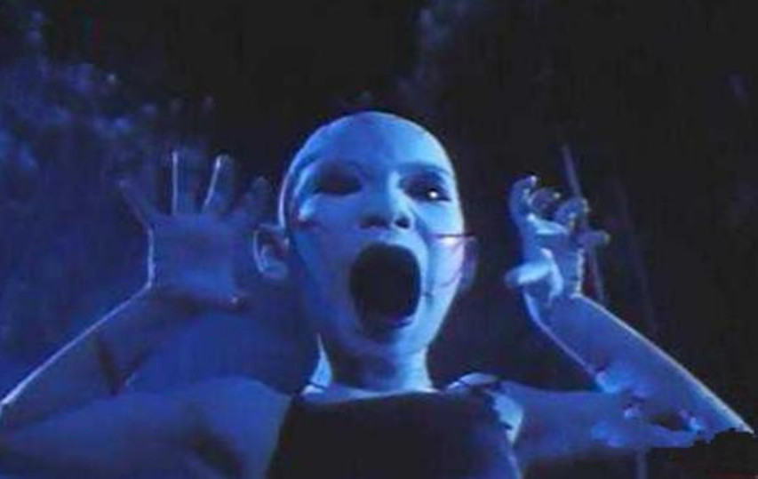 《新僵尸先生》中的主要反派不是僵尸,而是恶灵,所以在片中的僵尸实际
