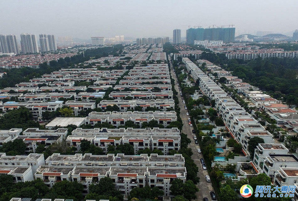 航拍广州恐龙级小区:塞进两个县的人