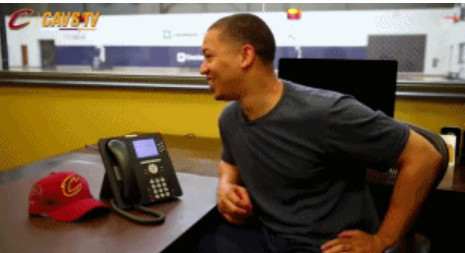 JR半裸惊动总统!致电卢:让他快点穿上衣服