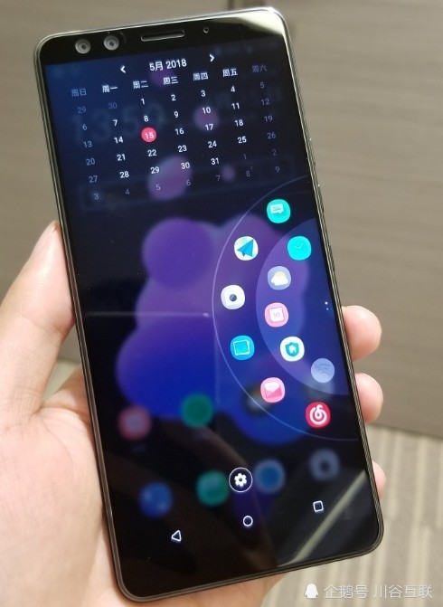 手持六千:HTCU12Plus与iPhone8Plus怎么选