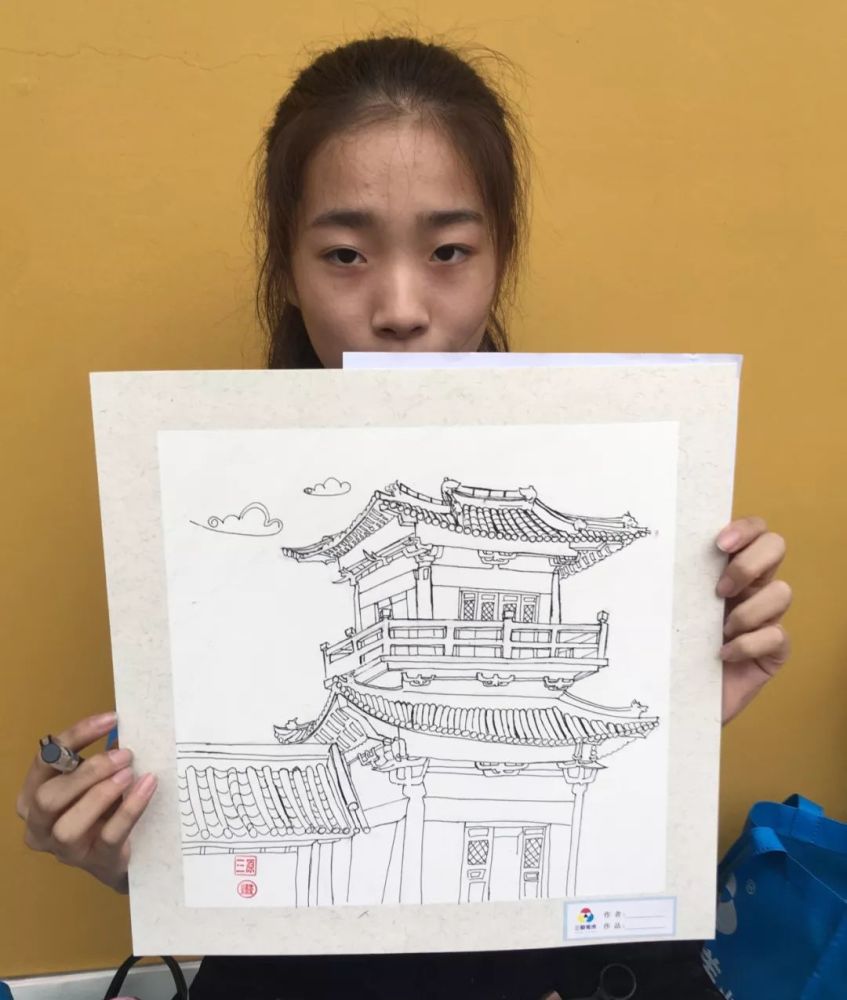 写 生 地 点 午后我们又开始了今天户外写生的第二幅作品,古建筑线描