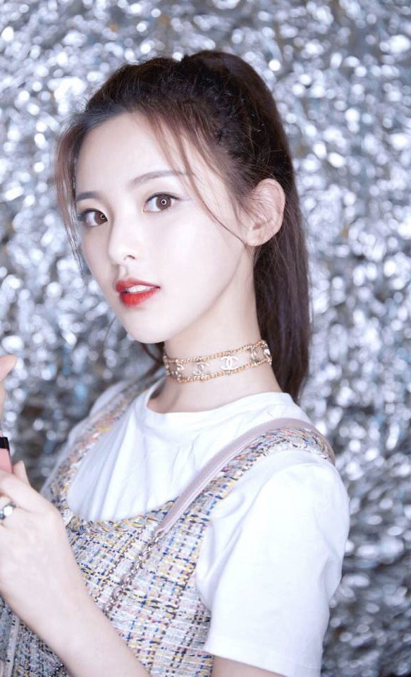 杨超越是全村人的希望?我反正没见过这么水灵