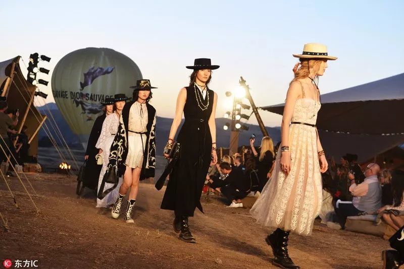 有一种高级叫穿上Dior的仙女裙去度假