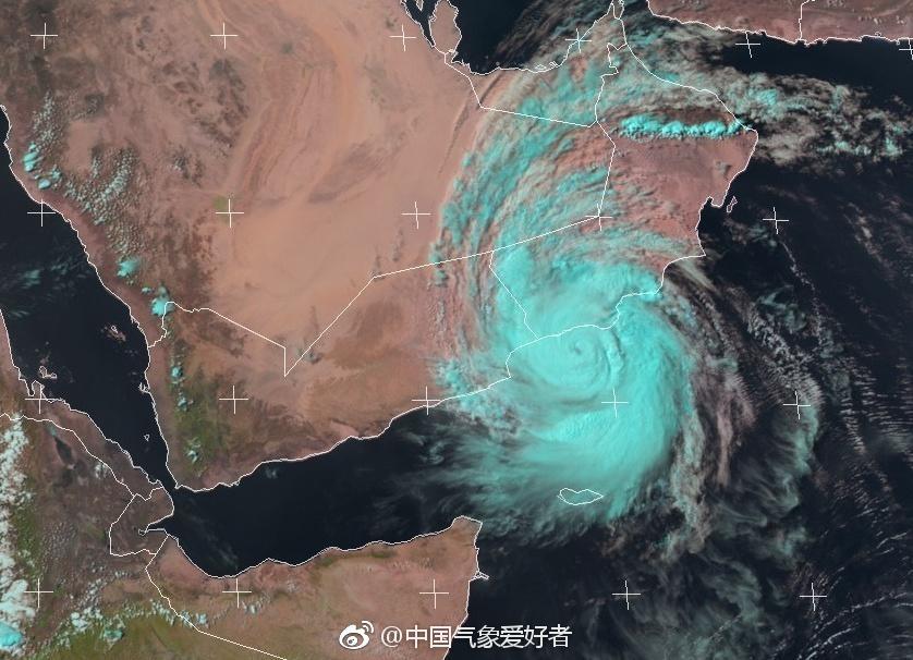 沙漠刮台风了!梅库努登陆阿曼泼下特大暴雨,网