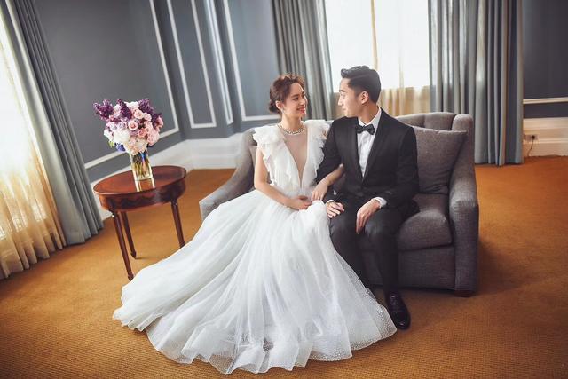 钟欣潼婚纱与闵孝琳同款被赞仙气十足，众多女星都穿过这系列婚纱
