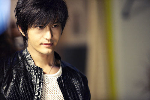 《泡沫之夏》新旧两版洛溪对比,黄晓明居然吊